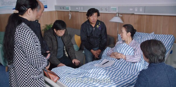 突围第16集剧照